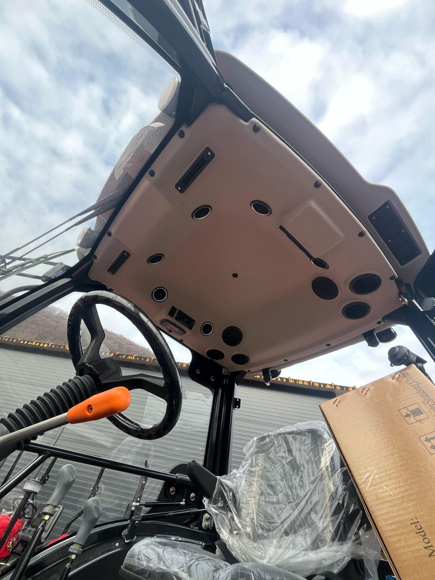 TRACTOR HINOMOTO V700