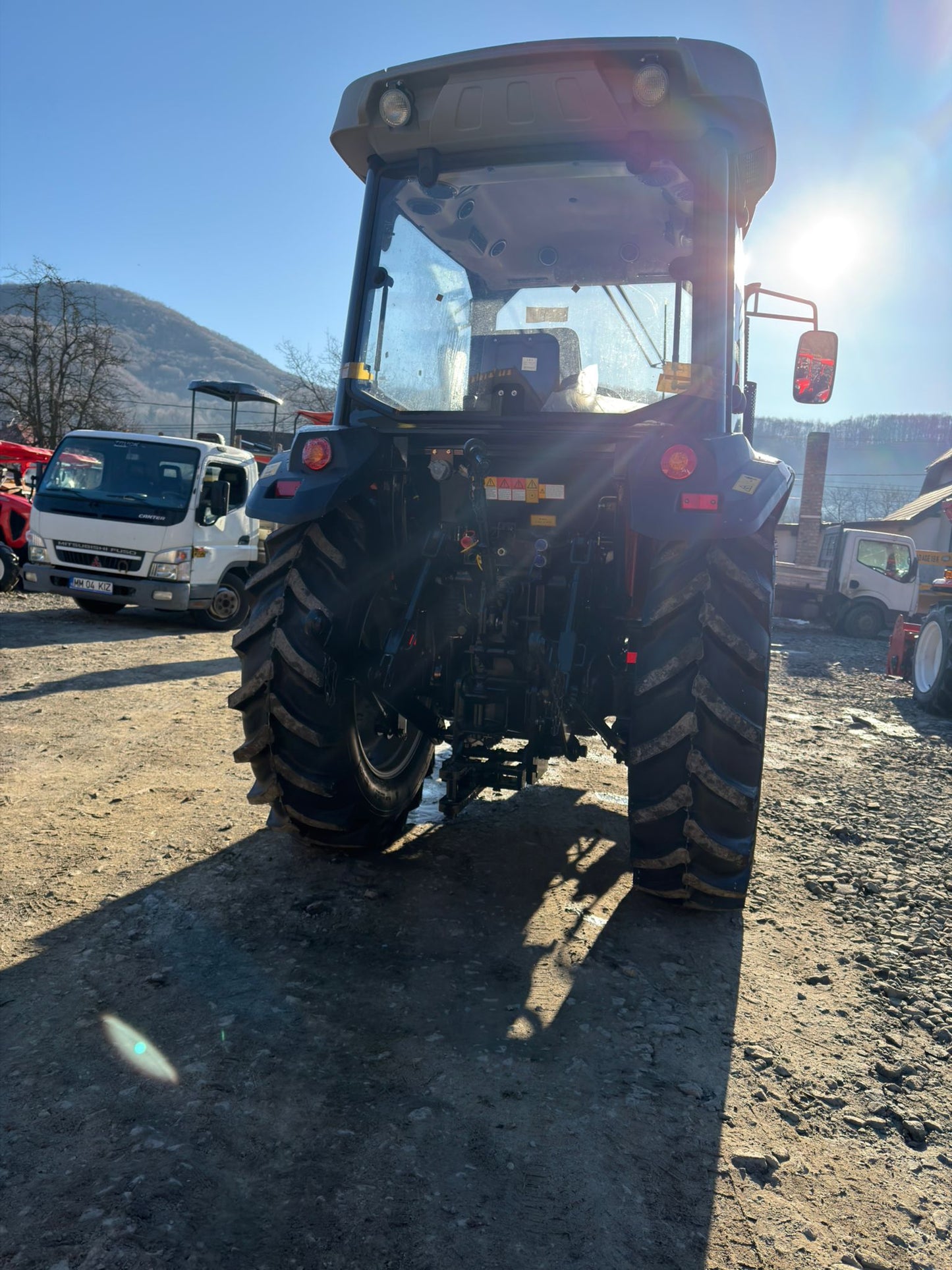 TRACTOR HINOMOTO V700