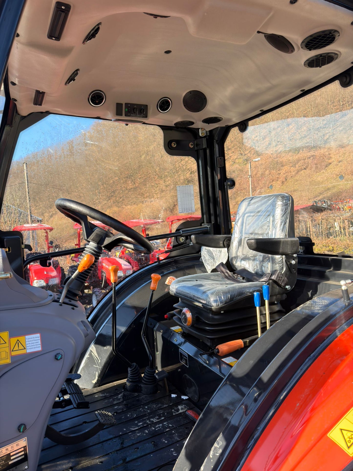 TRACTOR HINOMOTO V700